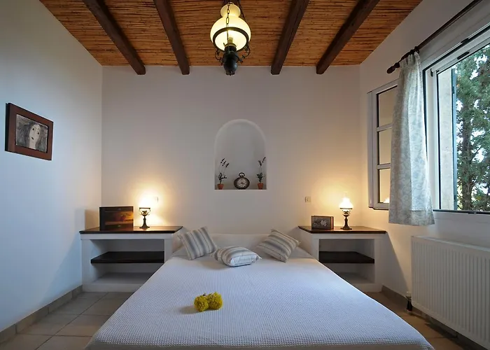 Летний дом Paleopolis Estate